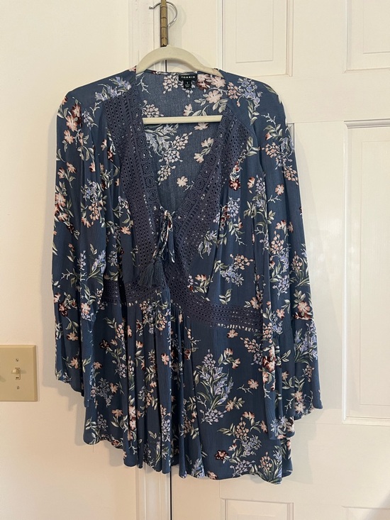 Torrid Tops - Torrid Navy Floral Crochet-Trim Tie-Front Blouse